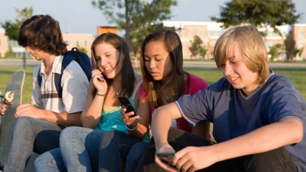 teenagers mobile addiction