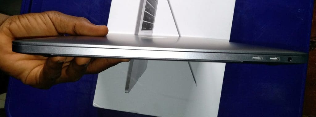 Macbook Pro TOuchbar side