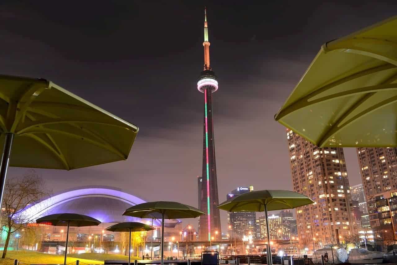 CN Tower Toronto - Toronto best areas to stay